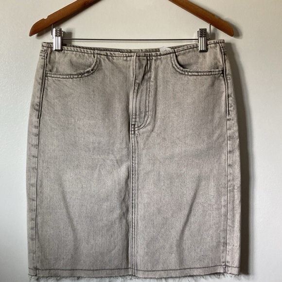 Zara Dresses & Skirts - Zara Women’s Gray Denim Skirt Small NWT 15.5”